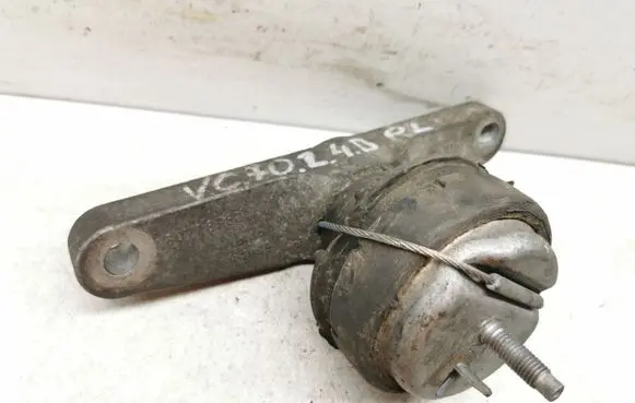 Volvo C70 Engine mount bracket 8686617