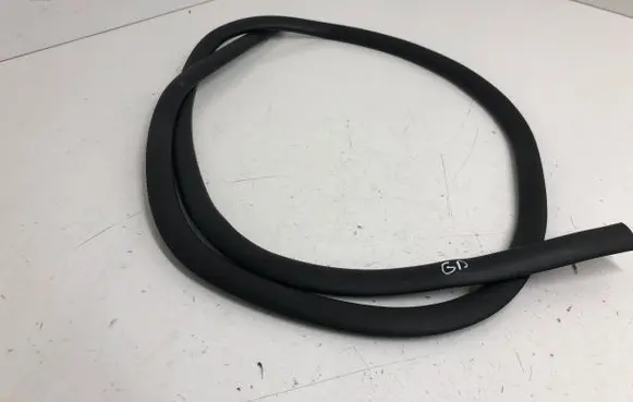 Opel Vivaro Rubber seal rear door 