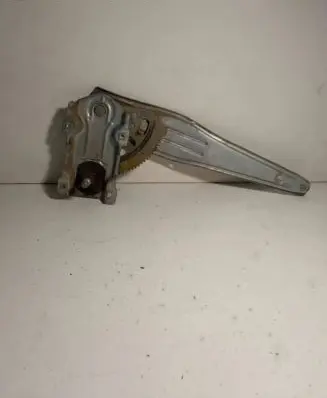 Toyota Yaris Rear window lifting mechanism without motor