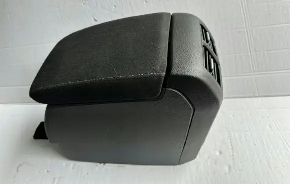 Volkswagen Golf V Armrest 