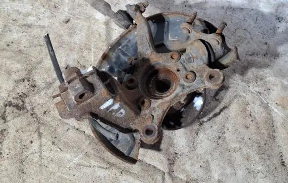 Volkswagen Golf Plus Front wheel hub spindle knuckle