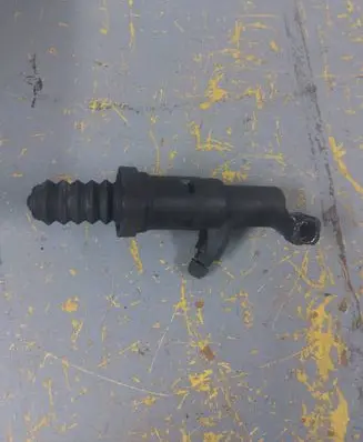 Volkswagen Touran I Clutch slave cylinder 6283000047