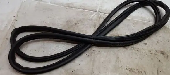 Mazda 2 Rubber seal front coupe door 