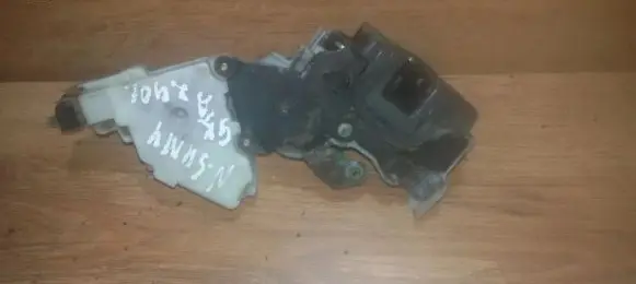 Nissan Sunny Rear door lock 8255369r00