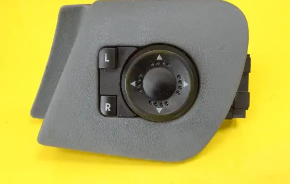 Skoda Octavia Mk2 (1Z) Wing mirror switch 1U1959565C