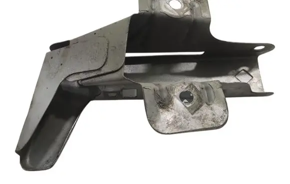 Opel Vivaro Fender mounting bracket