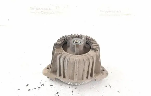 Engine mount bracket