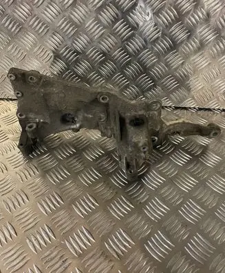Peugeot 208 II Generator/alternator bracket 9820041180