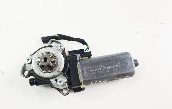 Mercedes-Benz CLS C219 Seat adjustment motor 0390203002