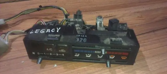 Subaru Legacy Climate control unit nenusttayta