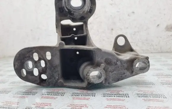 Seat Exeo (3R) Engine mounting bracket 8E0199351M