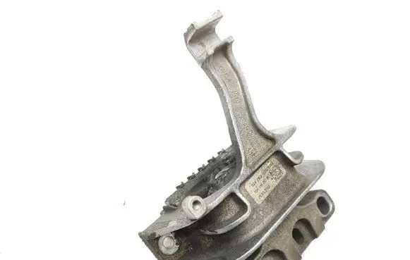 Volkswagen Tiguan Allspace Engine mount bracket 3Q0199262M 29032018 2028710