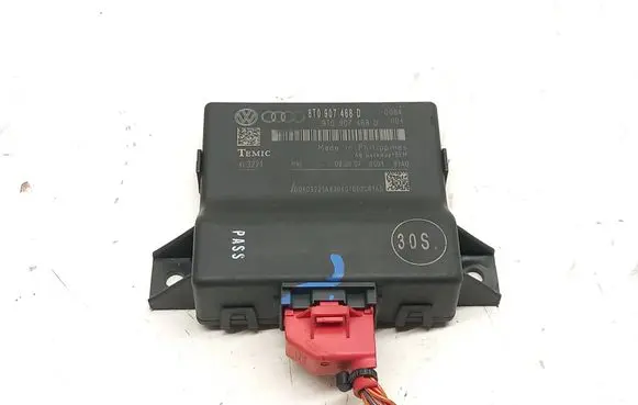 Audi A5 8T 8F Gateway control module 8T0907468D