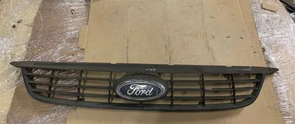 Ford Focus Front bumper upper radiator grill 8M518200BD