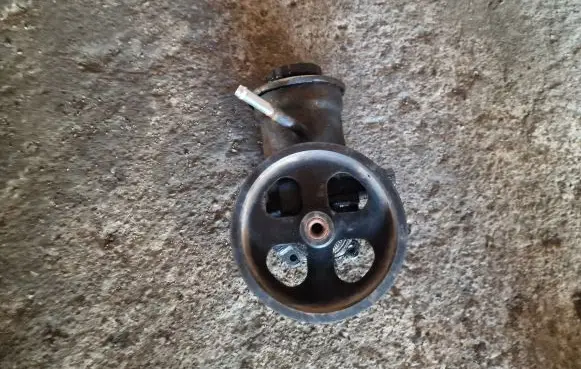 Toyota Corolla Verso AR10 Power steering pump