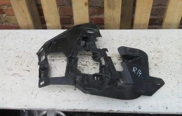 Peugeot 3008 II Front bumper mounting bracket 9836769580