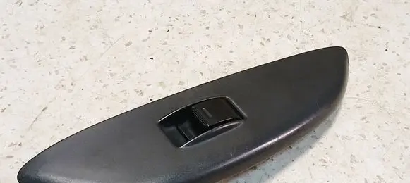 Toyota Yaris Electric window control switch 6072196