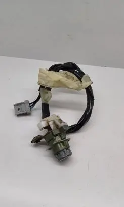 Honda CR-V Front door lock (next to the handle) SZ3