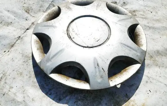 Nissan Micra R14 wheel hub/cap/trim