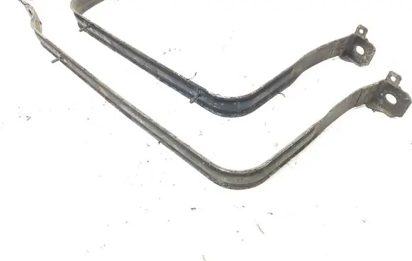 Chrysler Pacifica Fuel tank mounting bracket 