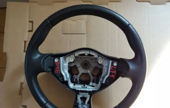 Nissan Juke I F15 Steering wheel