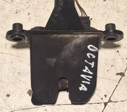 Tailgate/trunk/boot lock/catch/latch