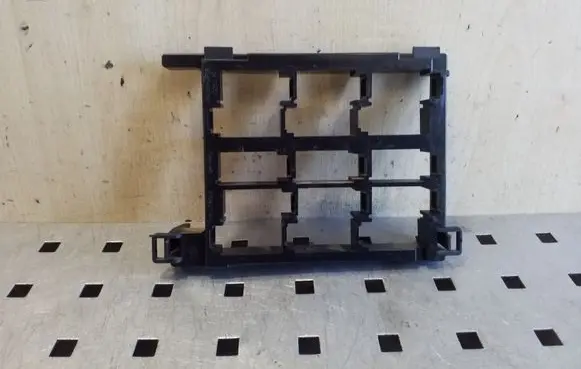 Volkswagen Caddy Relay mounting block 7N0937503