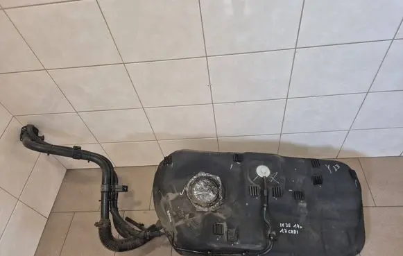 Hyundai ix35 Fuel tank 311002Y230