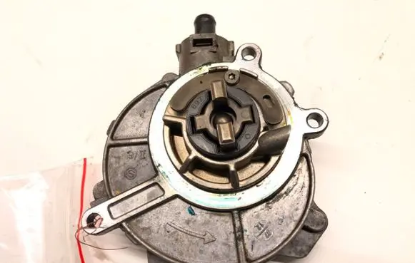 Audi A4 S4 B8 8K Vacuum pump 06E145100R