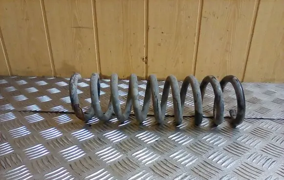 Mercedes-Benz C W203 Rear coil spring