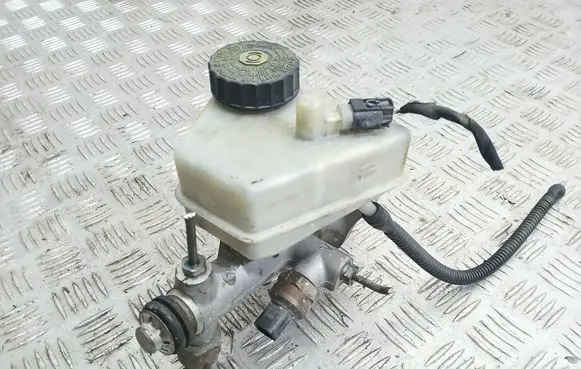 Mercedes-Benz C W203 Master brake cylinder