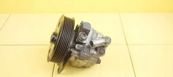 Land Rover Discovery 4 - LR4 Power steering pump AH223A696AB 30SP13