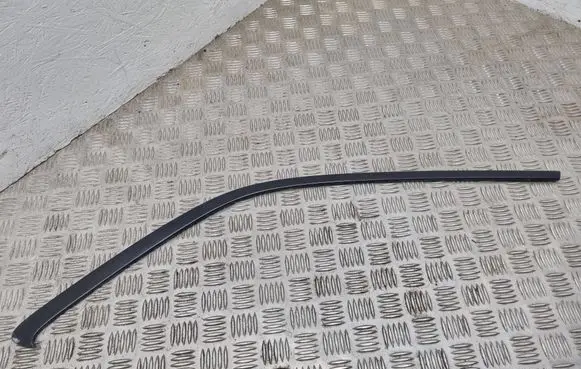Audi Q7 4L Rear side glass trim 