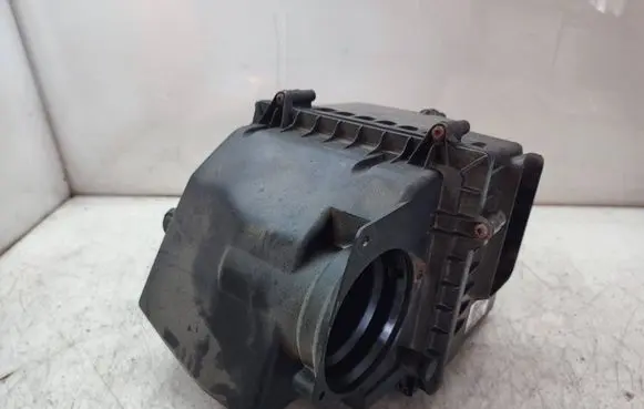Jaguar XE Air filter box GX739H736CA