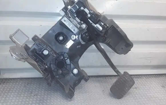 Opel Insignia A Brake pedal 20995742