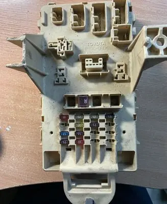 Toyota Yaris Fuse box set 827300D020