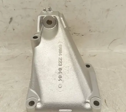 Engine mounting bracket
