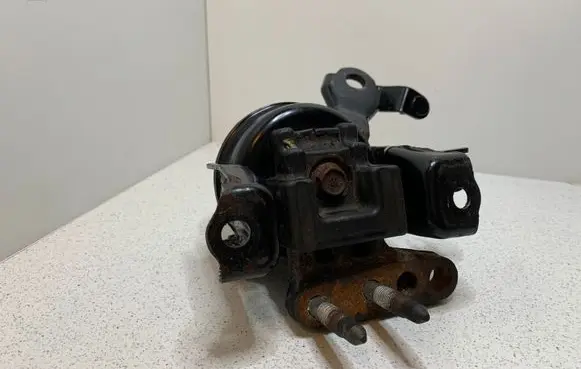 Toyota Avensis T250 Engine mount bracket 1230527020