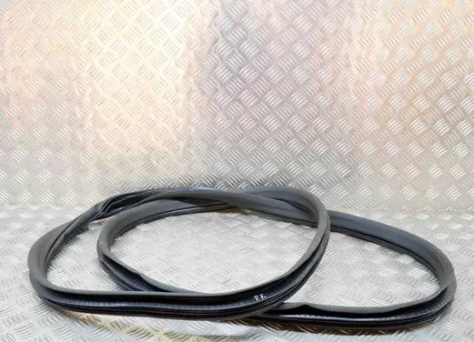 Land Rover Discovery 5 Rubber seal front coupe door 