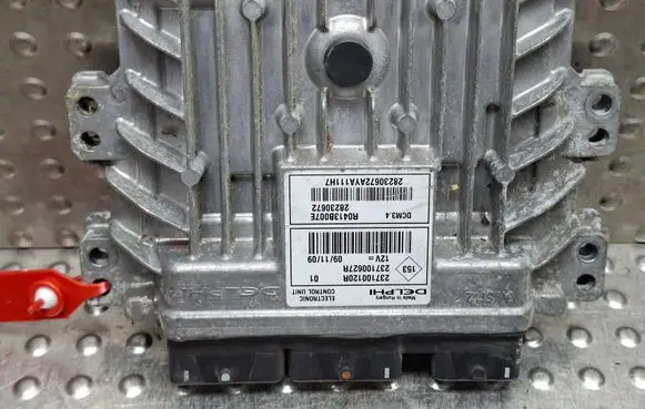 Renault Megane III Engine control unit/module S26282054 237100120R R0413B007E