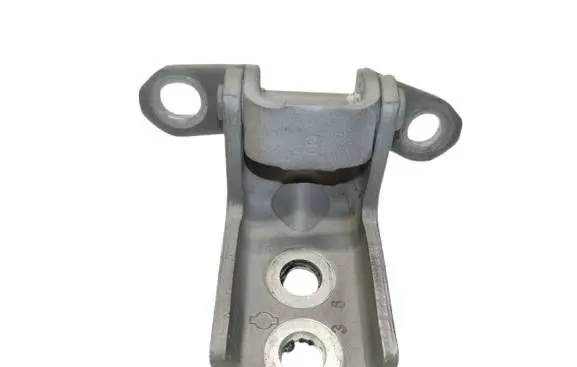 Nissan Qashqai Front door upper hinge 824202F030