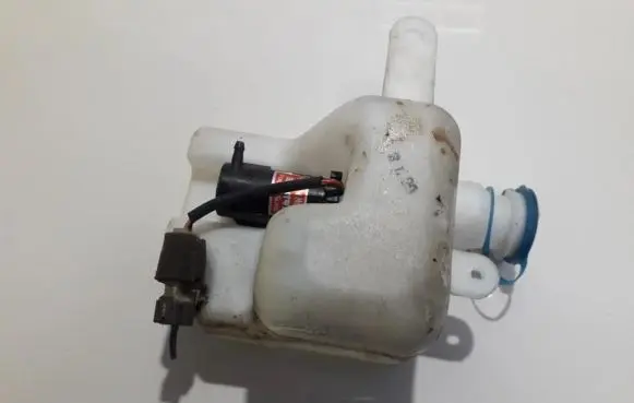 KIA Carnival Windshield washer fluid reservoir/tank