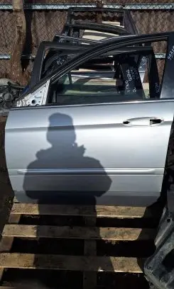 Chrysler Pacifica Front door