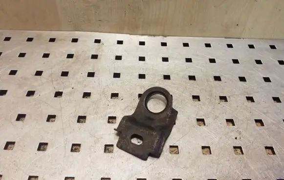 Radiator mount bracket