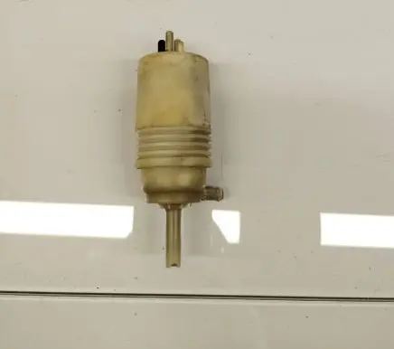 Mercedes-Benz E W124 Windscreen/windshield washer pump 1248690421