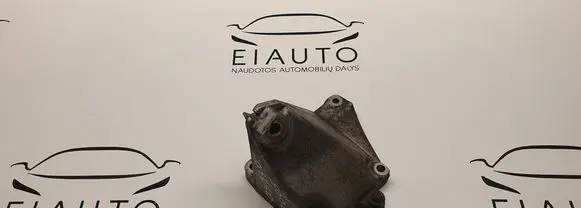 Mercedes-Benz CLS C219 Engine mounting bracket A2722231604