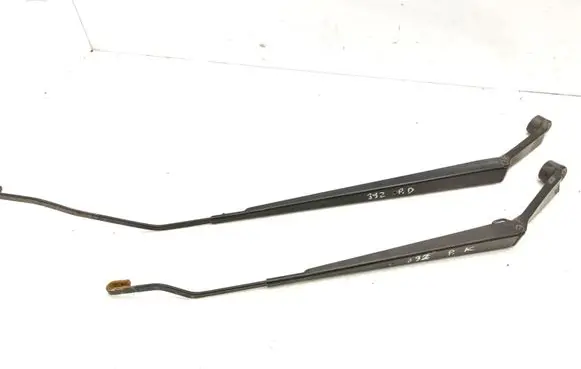 Suzuki SX4 Front wiper blade arm