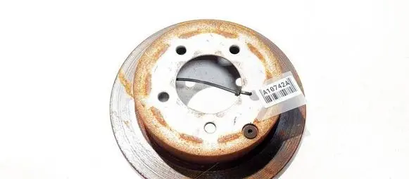 Mitsubishi Lancer X Rear brake disc neventiliuojamas