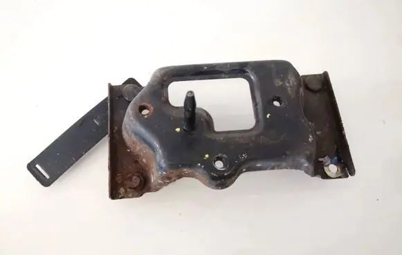 KIA Carens II Engine mounting bracket
