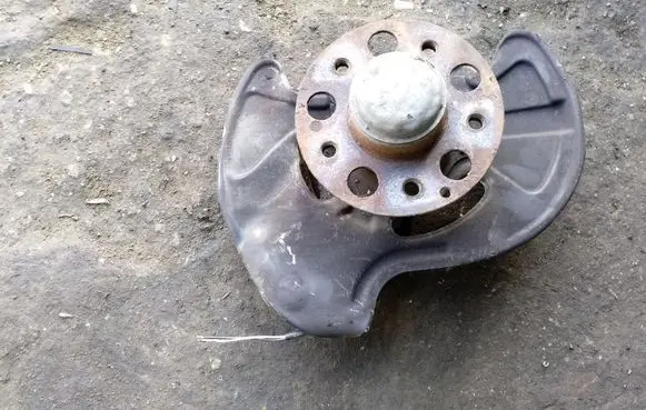 Mercedes-Benz C AMG W203 Front wheel hub spindle knuckle